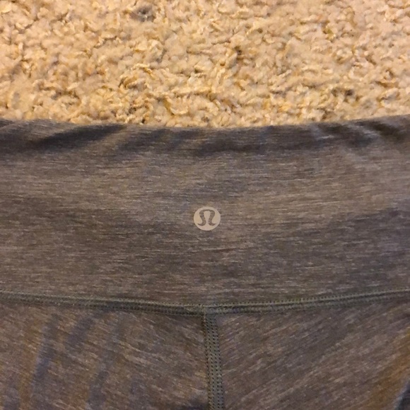 Lululemon cropped yoga leggings - Picture 3 of 3